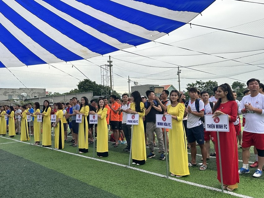 16 đội bóng từ các xã, huyện và thành phố Đồng Hới, tỉnh Quảng Bình tham dự giải. 